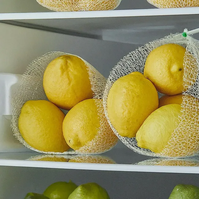 limones en un recipiente